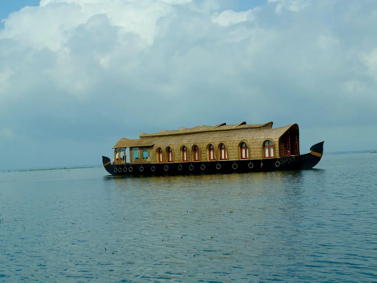 Houseboat Booking – Alappuzha & Kumarakom